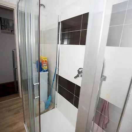 Stanza Doppia Con Cucina E Bagno In Comune Janov
