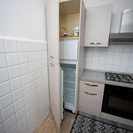 Stanza Doppia Con Cucina E Bagno In Comune Szálloda