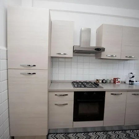 Stanza Doppia Con Cucina E Bagno In Comune