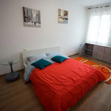 Stanza Doppia Con Cucina E Bagno In Comune *