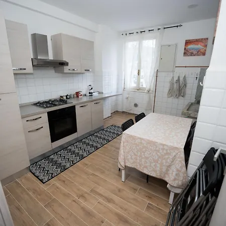 Stanza Doppia Con Cucina E Bagno In Comune Genua